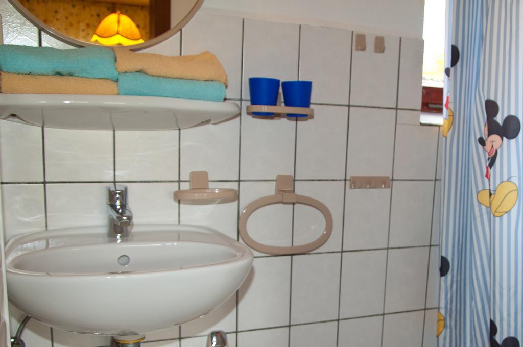 Ferien Unterm Reetdach In Goehren Gohren Bagian luar foto